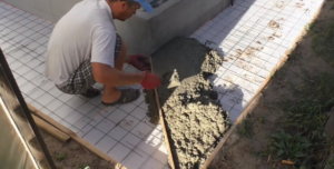заливка бетоном отмостки