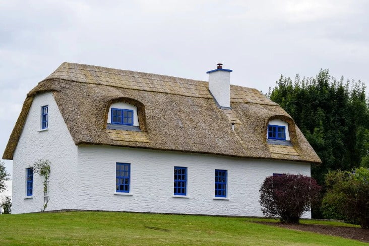 Экзотические и экологичные материалы для создания крыши дома