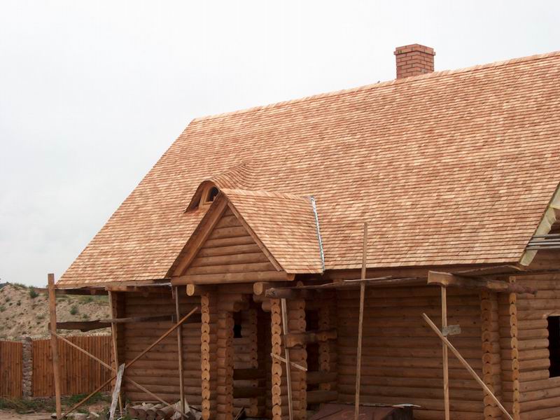 Черепица из дерева – кровельный материал 21 века
