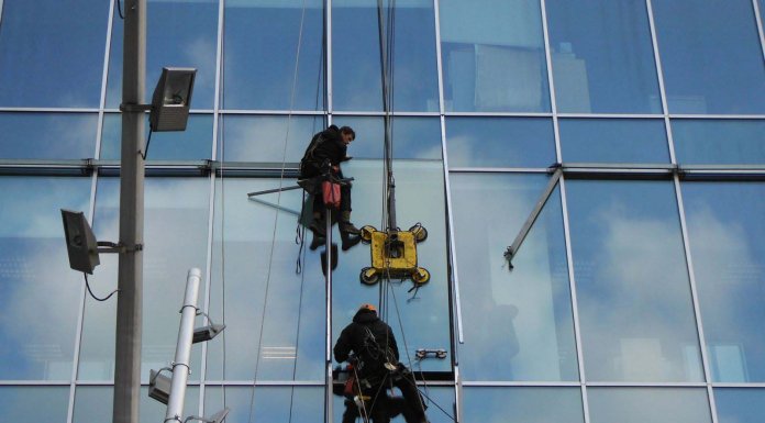 Причины ремонта фасадного остекления