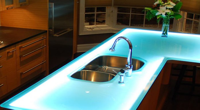 Преимущества столешниц из стекла