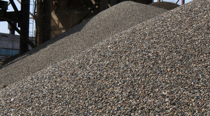 Щебень гравийный: где используется, преимущества и недостатки