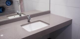 Акриловая столешница для ванны: множество цветов и фактур материала, экономия свободной площади в малогабаритной квартире