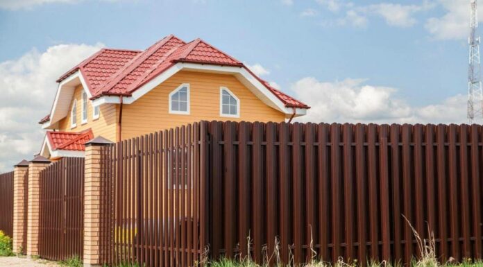 Забор из евроштакетника своими руками