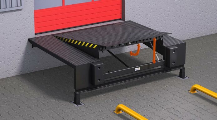 Уравнительные платформы с поворотной аппарелью: почему выбирают продукцию Алютех, чем отличаются произведенные под этим брендом платформы, почему они безопаснее аналогов