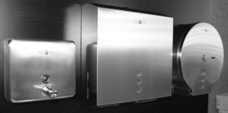 Покупка диспенсеров для туалетной бумаги