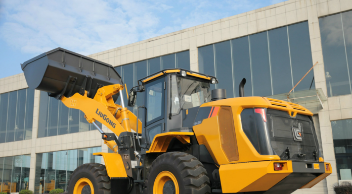 Фронтальный погрузчик и его «конкуренты»: какую спецтехнику выбрать