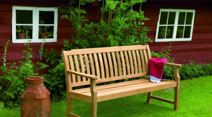 Какие бывают садовые скамейки и из чего их делают