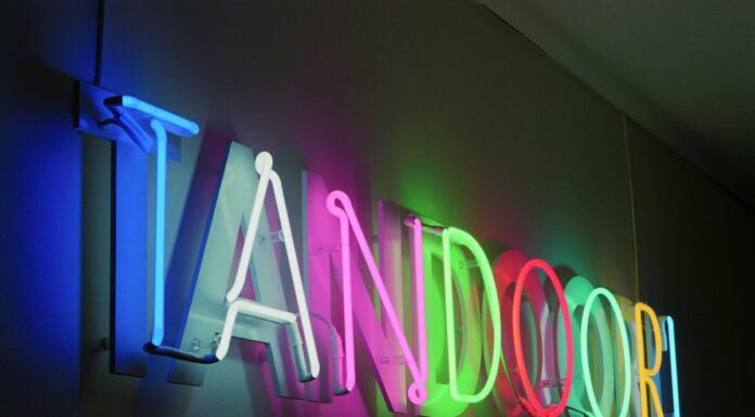 Особенности неоновых вывесок