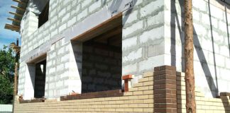 Кирпич облицовочный: какими характеристиками он обладает