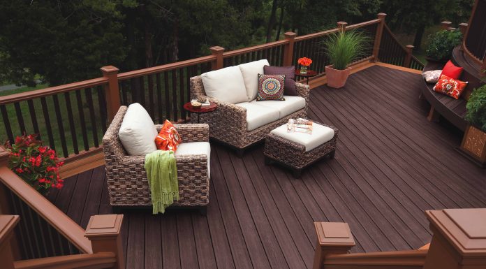 Терраса из ДПК против деревянной террасы