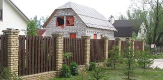 Где заказать недорогой забор для приусадебного участка?