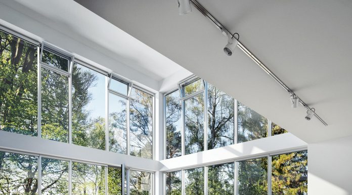 Профессиональное остекление коттеджей: панорамное остекление в коттедже из алюминия