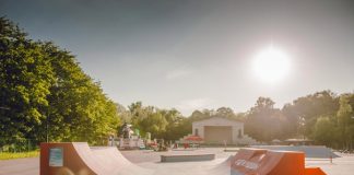 Из чего состоит скейт-плаза: чем она отличается от парка или отдельных спотов