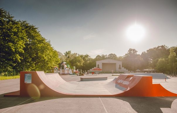 Из чего состоит скейт-плаза: чем она отличается от парка или отдельных спотов