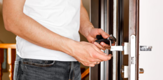 Аварийное открытие дверей: что делать, когда заело замок