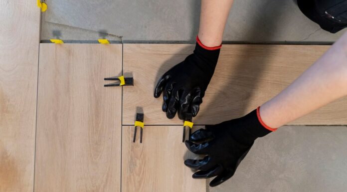 Клей для напольных покрытий: виды, выбор и нанесение