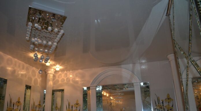 Натяжные потолки с подсветкой: создаем атмосферу в интерьере