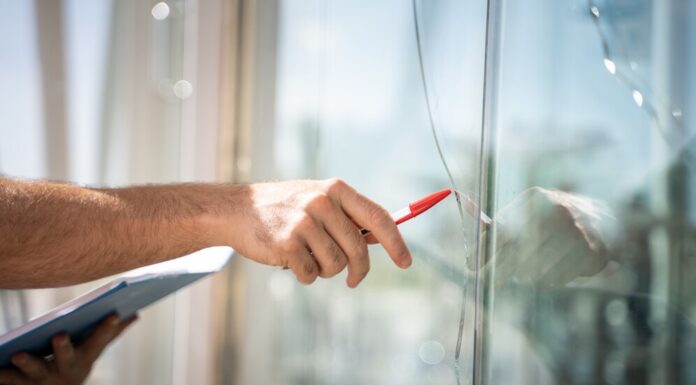 Замена разбитого стеклопакета: какие инструменты и материалы нужны