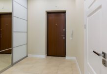 Матовые входные двери: плюсы и особенности выбора