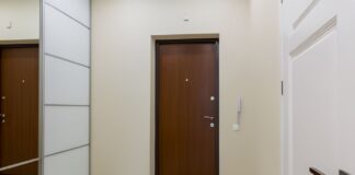 Матовые входные двери: плюсы и особенности выбора