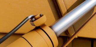 Чем закрыть щели кровли: профнастил, трубы, парапеты