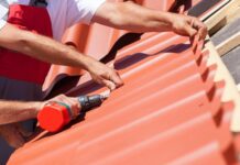 Выбор инструментов для кровли: горелка, шуруповерт, нейлер