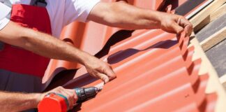 Выбор инструментов для кровли: горелка, шуруповерт, нейлер