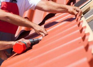 Выбор инструментов для кровли: горелка, шуруповерт, нейлер