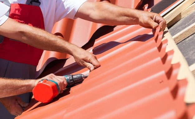 Выбор инструментов для кровли: горелка, шуруповерт, нейлер