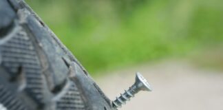 Крепление мягкой кровли: гвозди, капельник, конёк и подложка