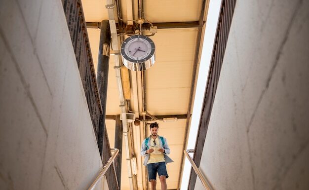 Правильный проход дымохода через кровлю: как заделать стык