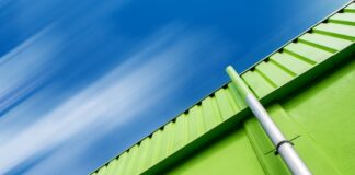 Выбор поликарбоната для кровли: сотовый или монолитный