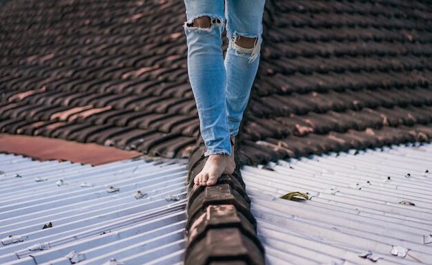 Как устранить протечку мягкой кровли: убрать течь и вздутие