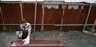 Парапет кровли: кобылка, капельник, обрешетка и вентзазор