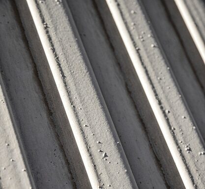 Выбор герметика для металлической кровли: какой материал подходит