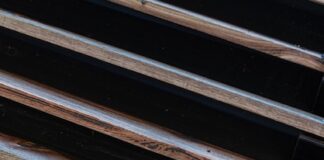 Стоимость кровли из металлочерепицы: монтаж и замена