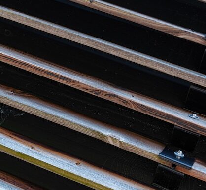 Стоимость кровли из металлочерепицы: монтаж и замена