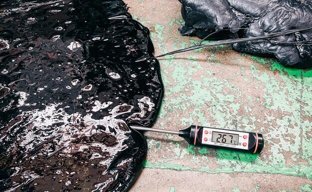 Битумная мастика для кровли: как выбрать, развести и нанести