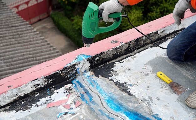 Ремонт трещины в кровле: чем исправить протечку