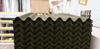 Мягкая кровля: отличия гибкой черепицы от рулонных материалов